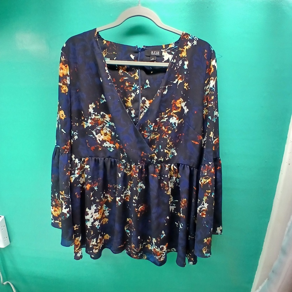 a.n.a Floral Babydoll‎ Blouse LT Navy Blue Bell Sleeve Boho Peplum Top